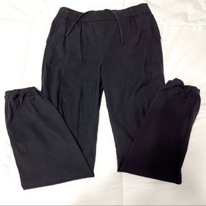 Lululemon • cropped pants w zippers on bottom